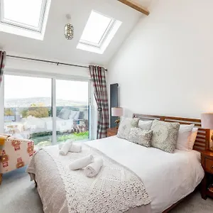 https://fabulous-house-in-w-parking.tophotelsbath.com