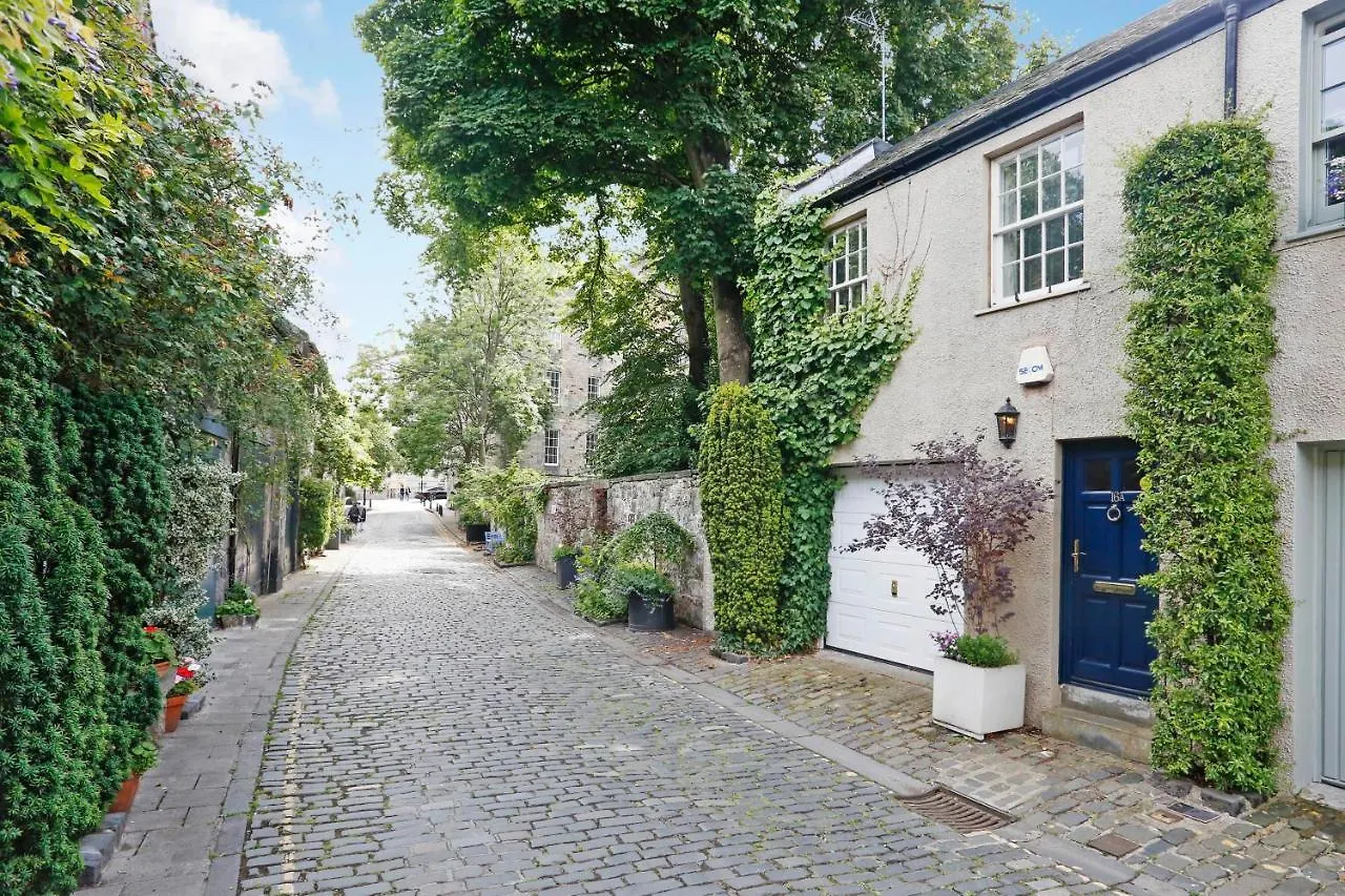 Edinburgh Mews Apartment 0*,